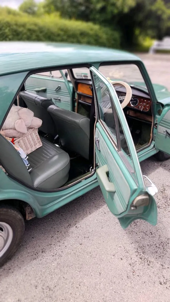 Vintage car - Image 3