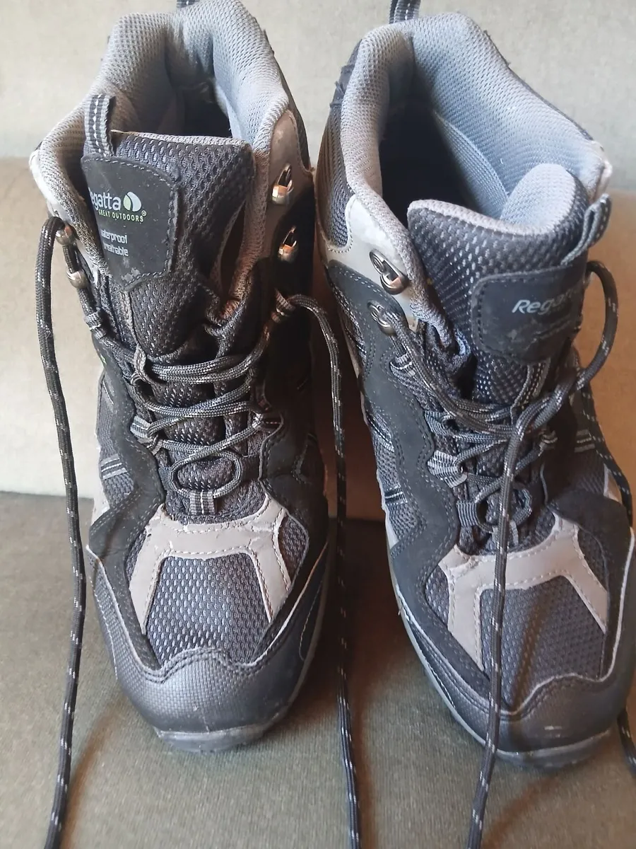 Hiking boots - Image 2