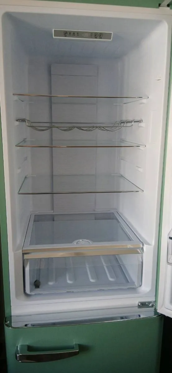 Retro style fridge freezer - Image 4