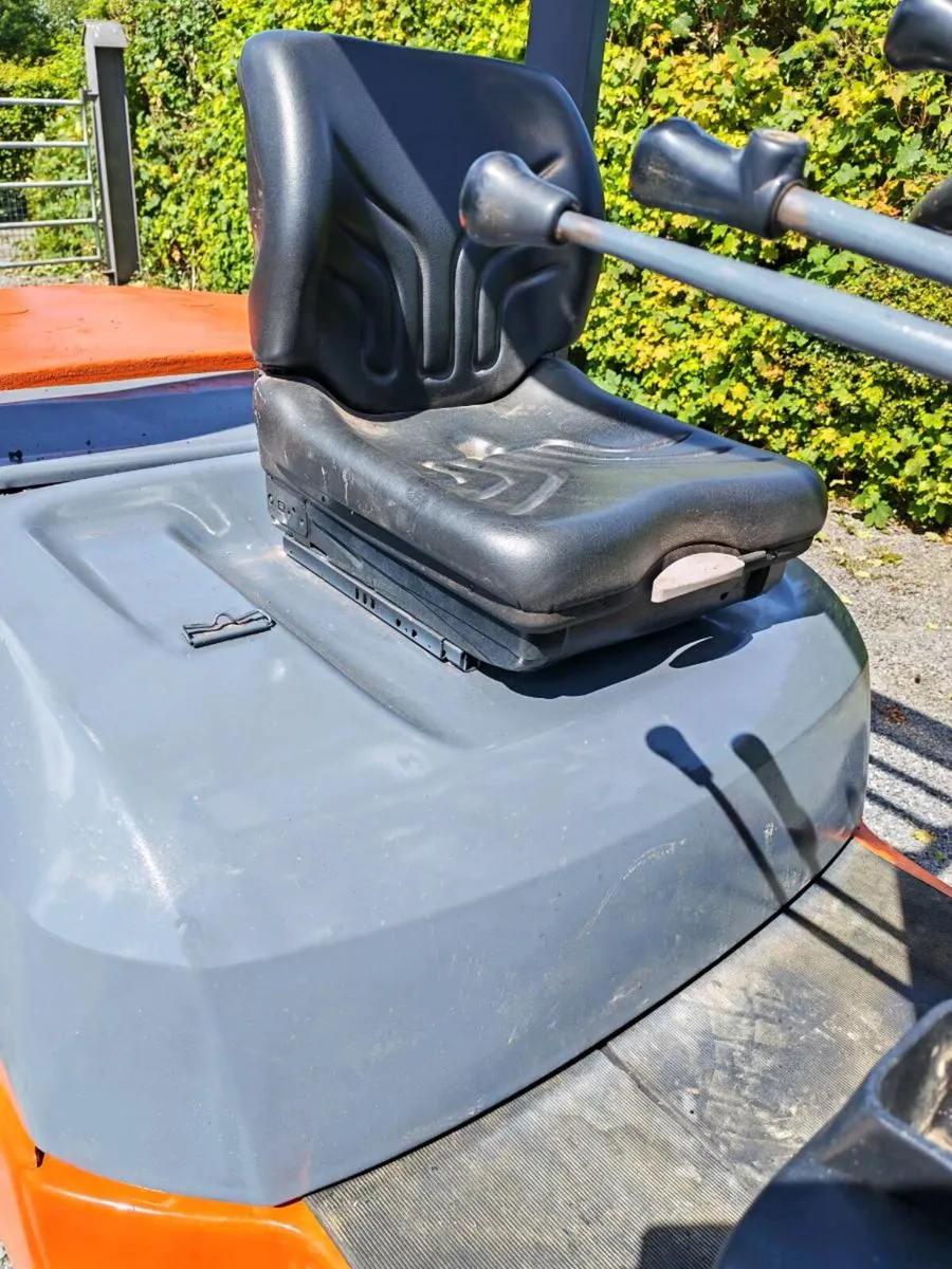 Forklift - Image 3