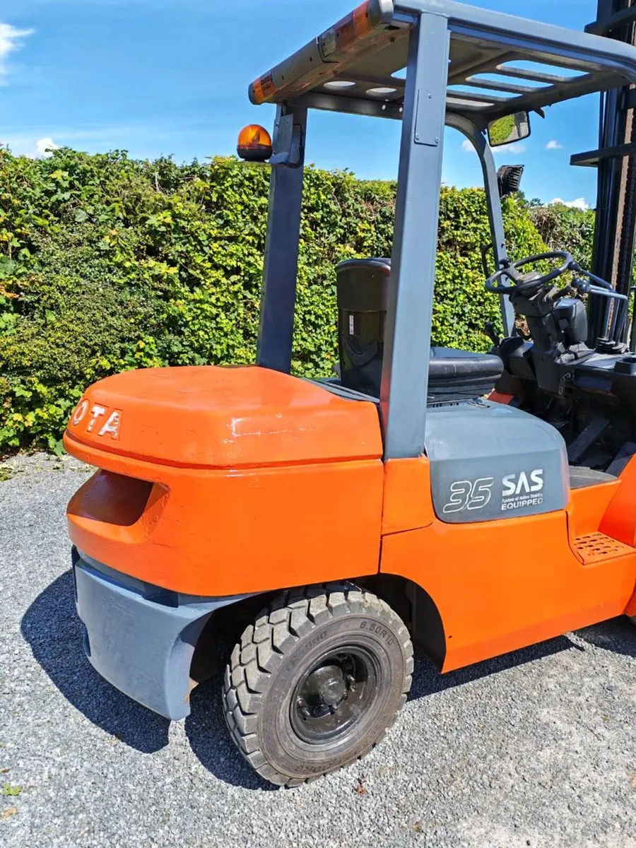 Forklift - Image 4