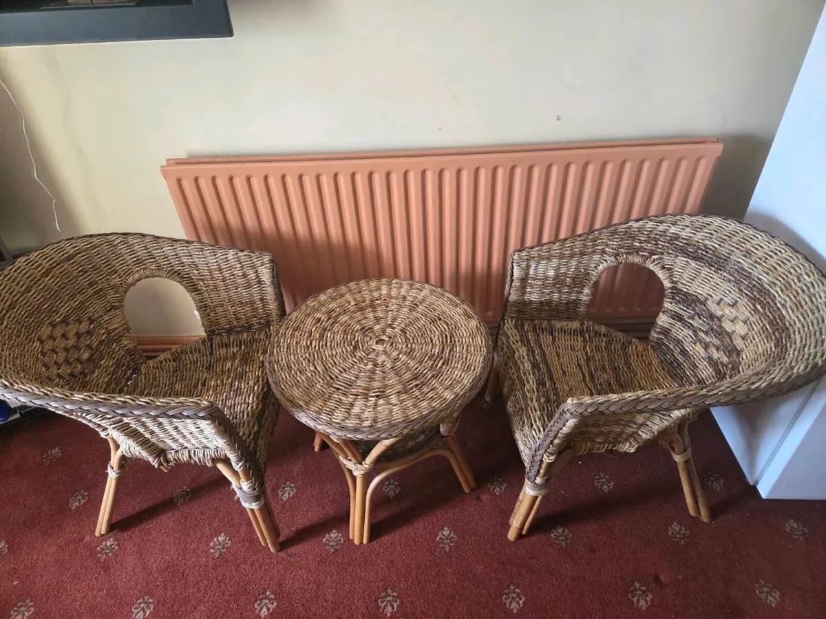 Rattan coffee table and chairs - Image 2