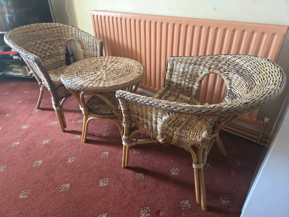 Rattan coffee table and chairs - Image 3