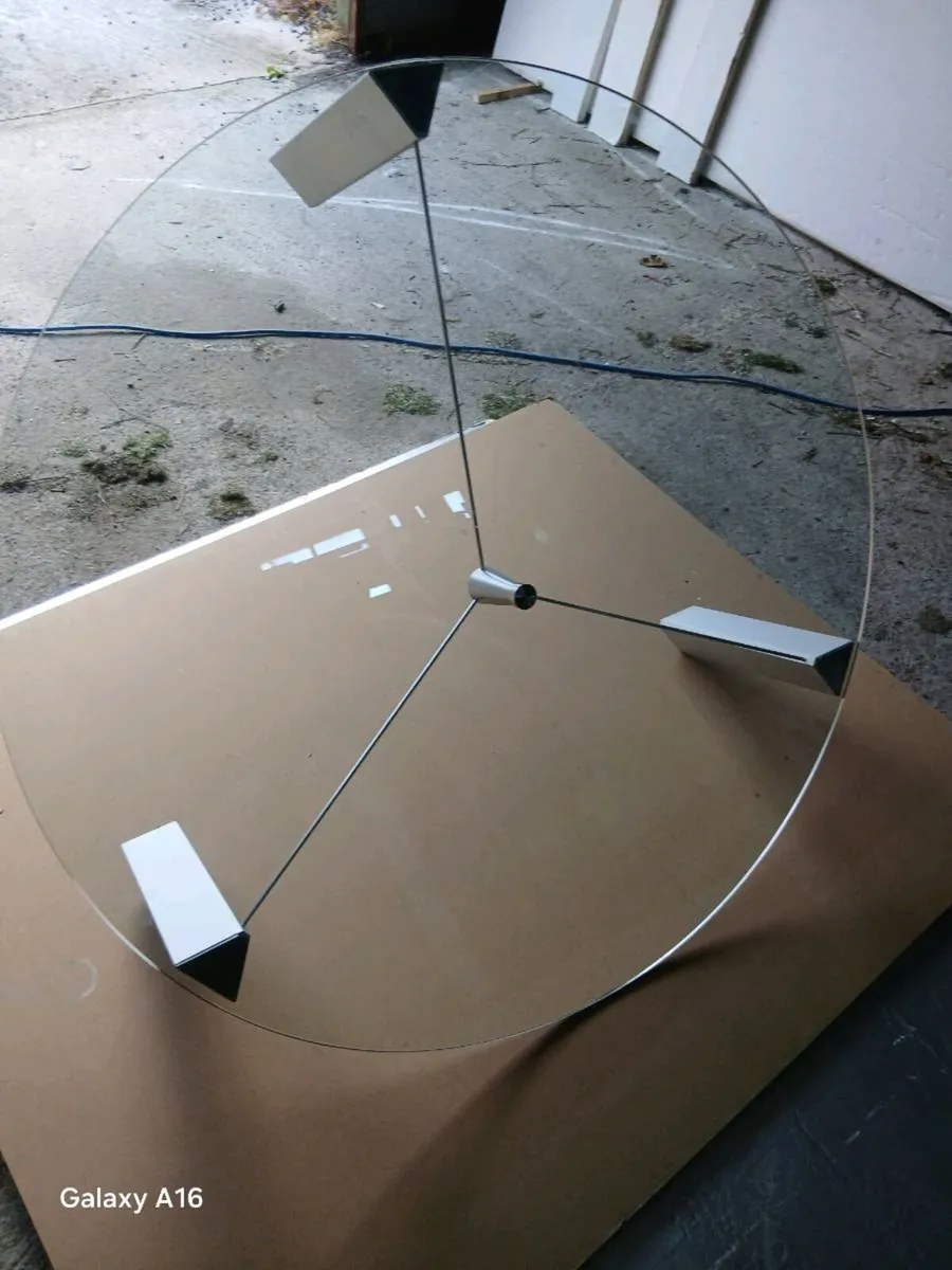 Circular glass coffee table - Image 3