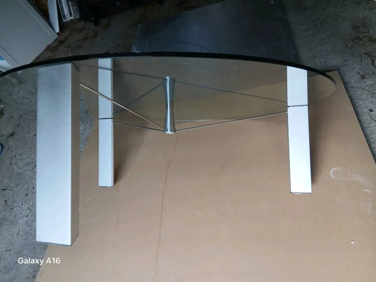 Circular glass coffee table - Image 4