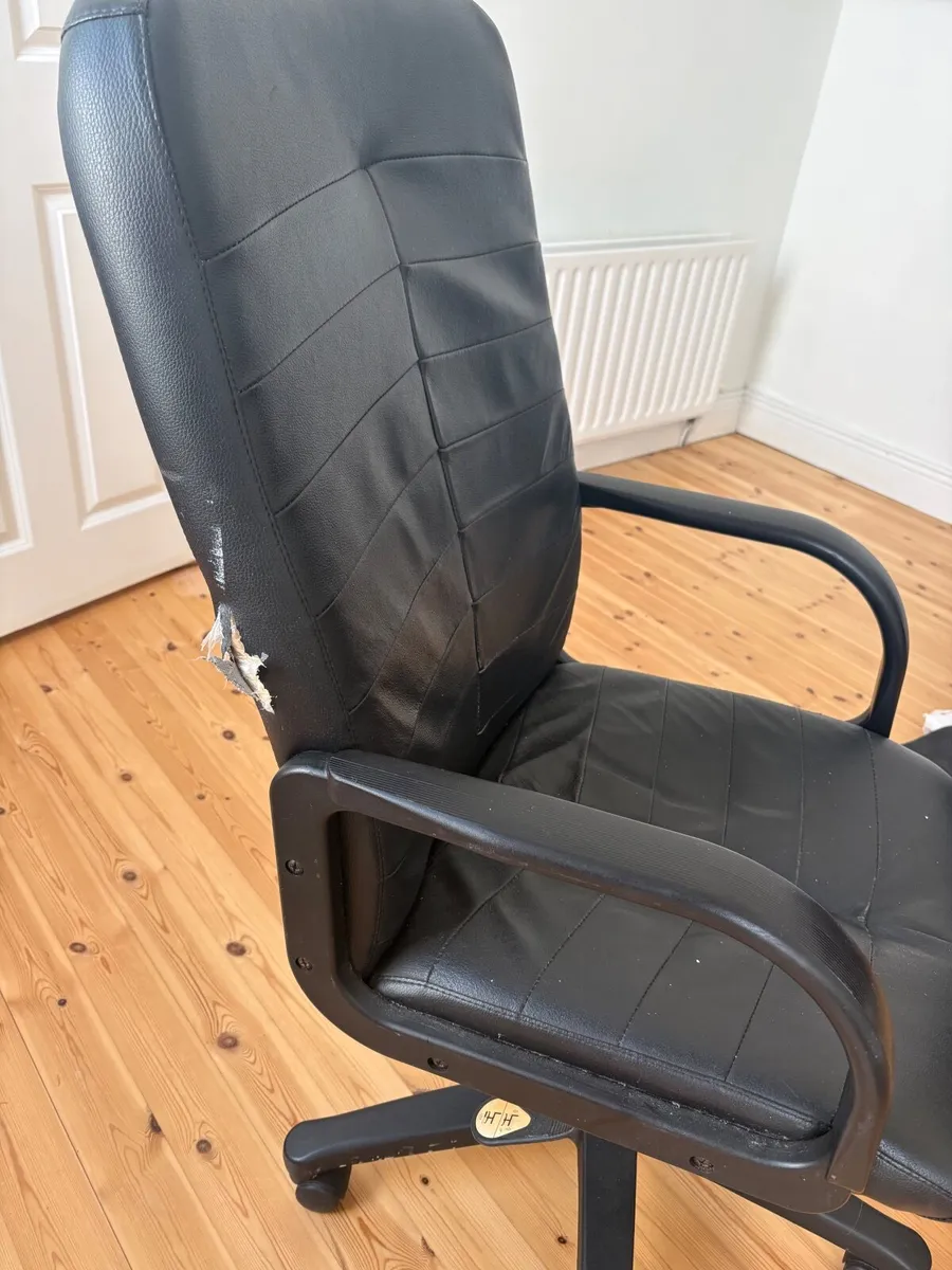 Swivel chair - Image 2