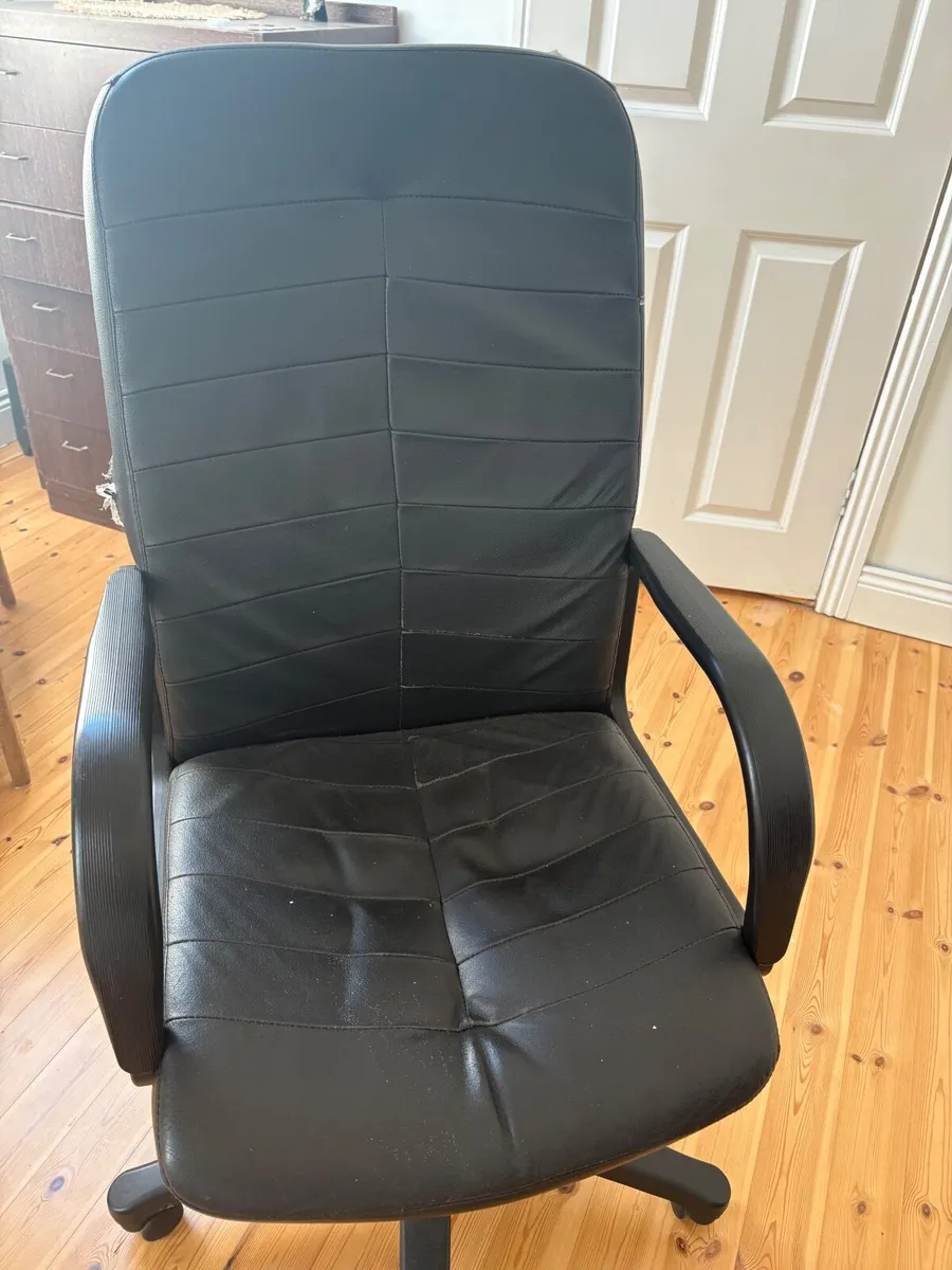 Swivel chair - Image 1