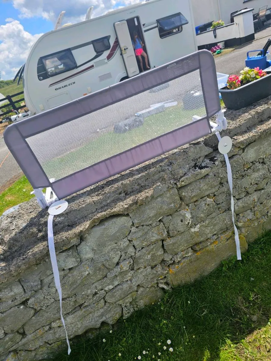 Portable child bed rail - Image 1