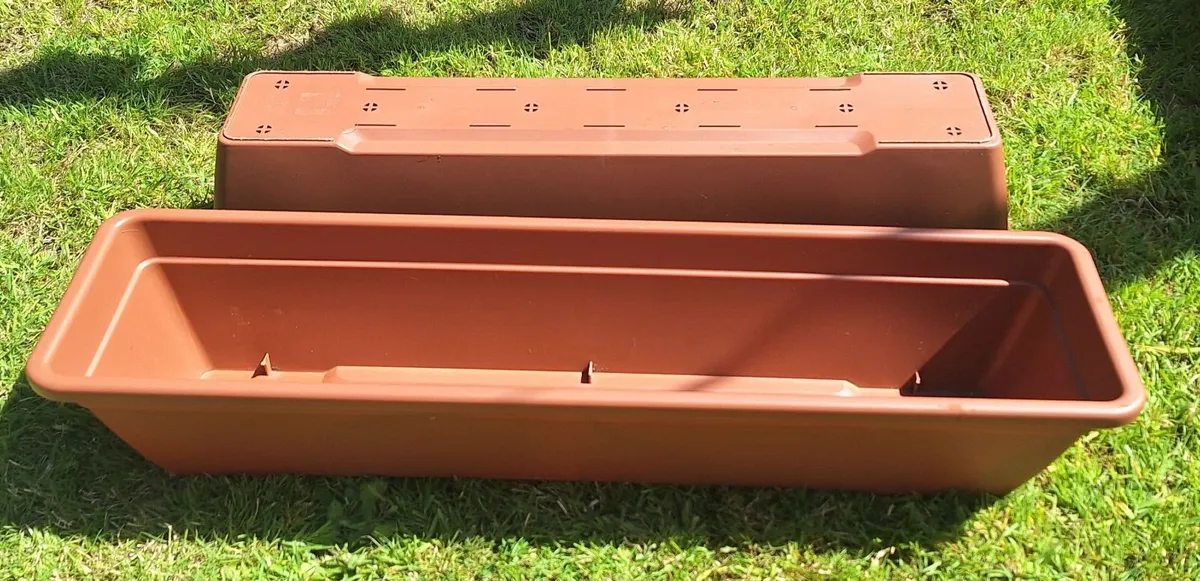 2  Large Plastic Garden Planters  80cm - Image 3