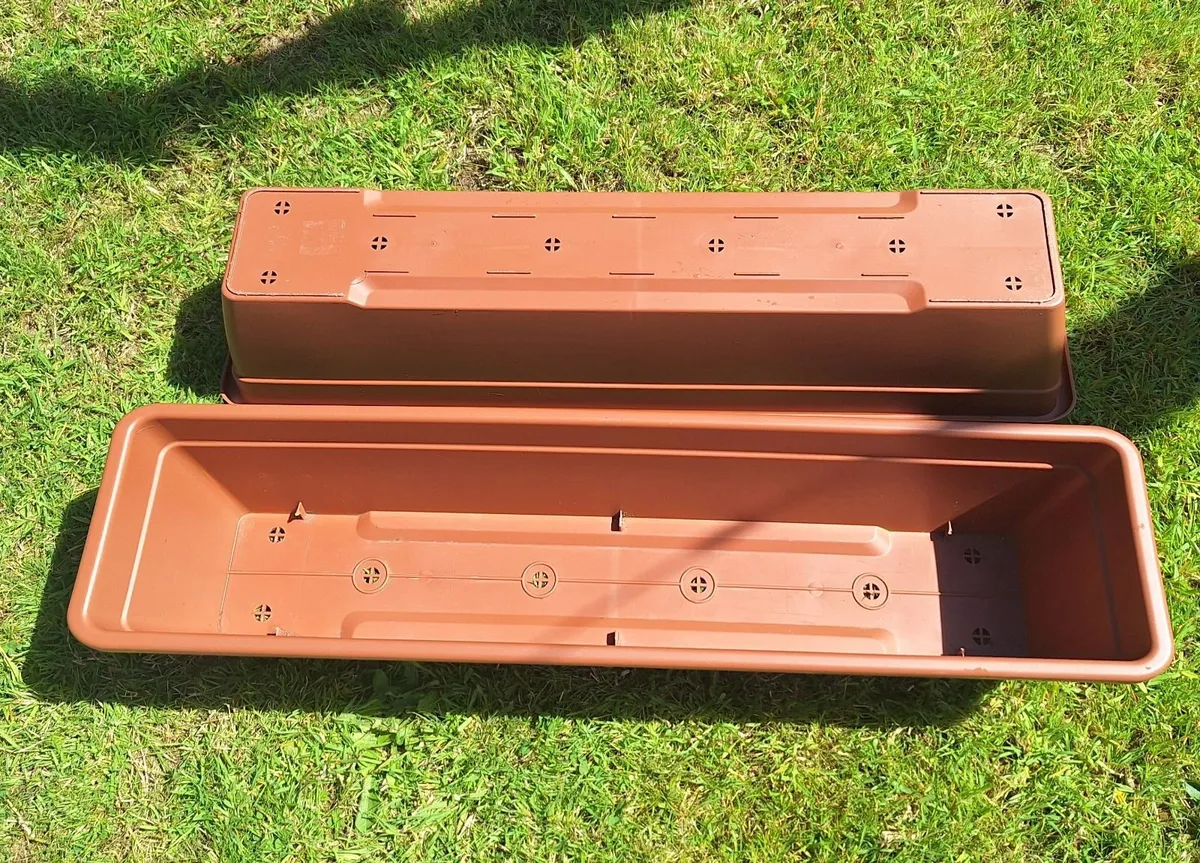 2  Large Plastic Garden Planters  80cm - Image 4