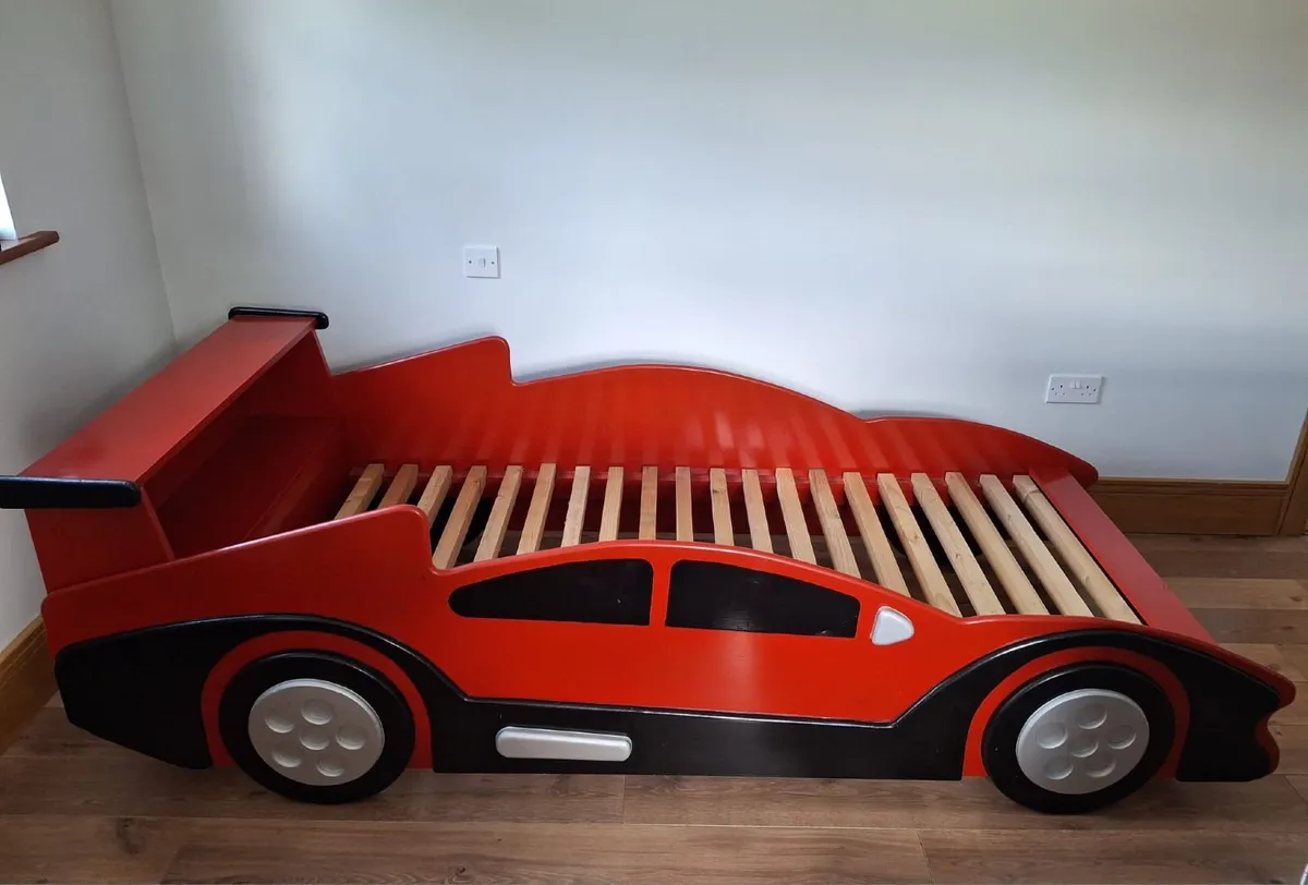 Bed - Image 1