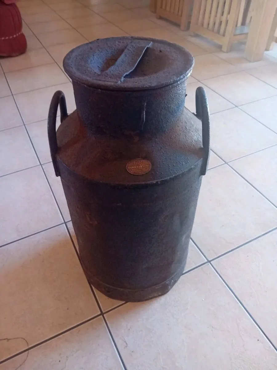 ANTIQUE AND COLLECTABLES - Image 1