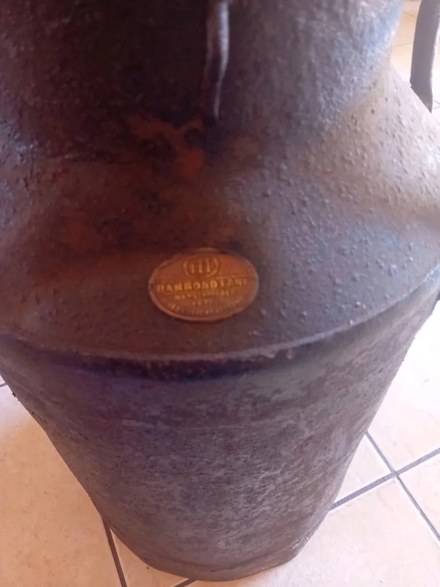 ANTIQUE AND COLLECTABLES - Image 2