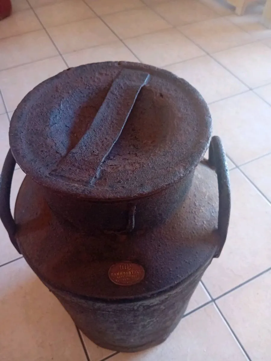 ANTIQUE AND COLLECTABLES - Image 3