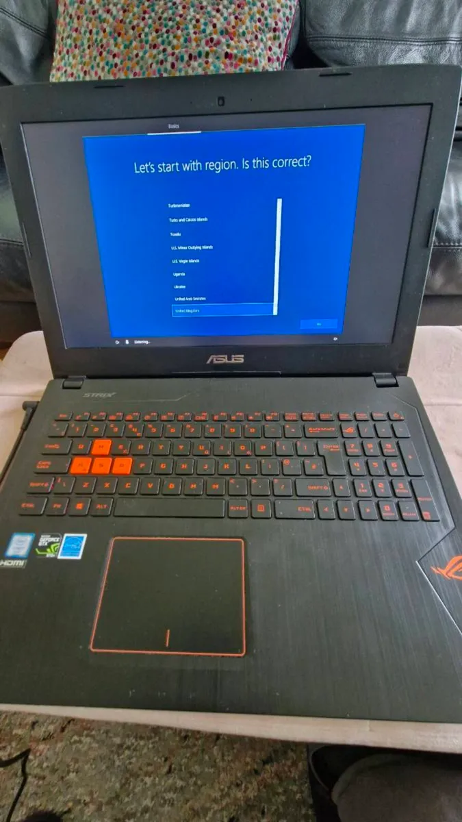 ASUS ROG Strix GL502VT Gaming Laptop - Image 1