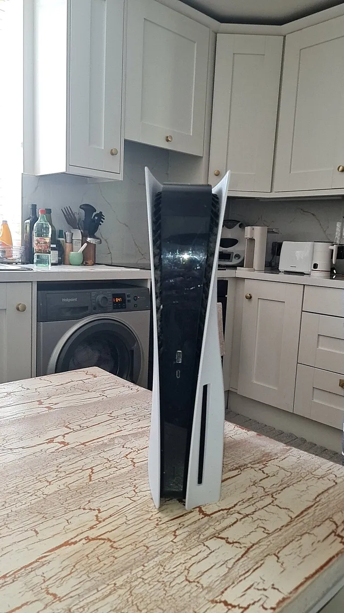 Ps5 for 350 rarely used - Image 3