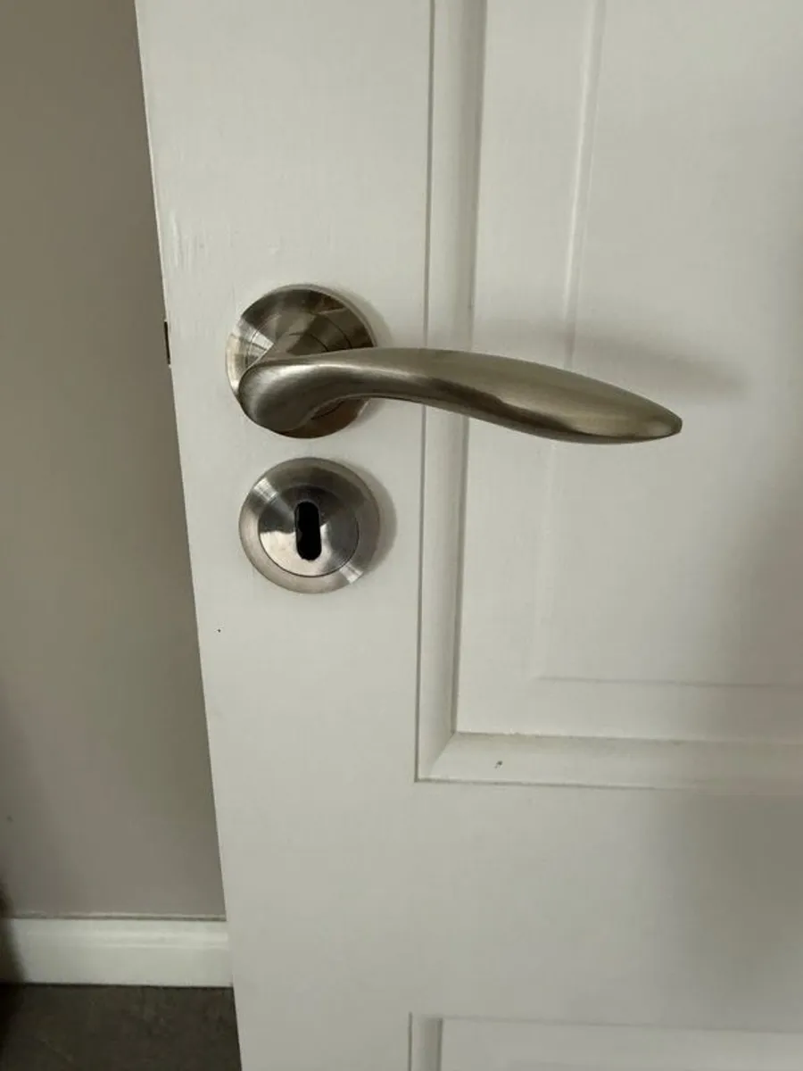 11 Internal Solid Wood Doors including hinges and handles - Image 3