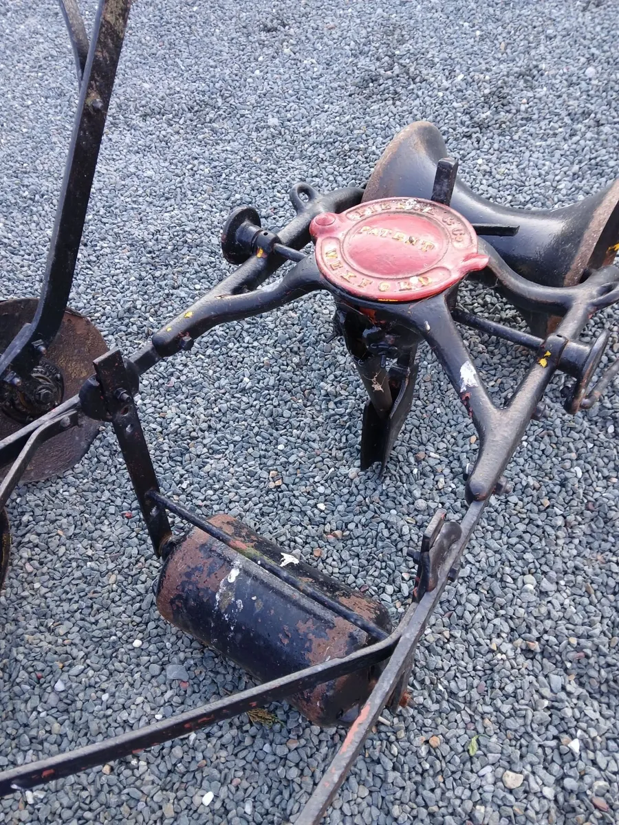 ANTIQUE GARDEN TOOLS - Image 4