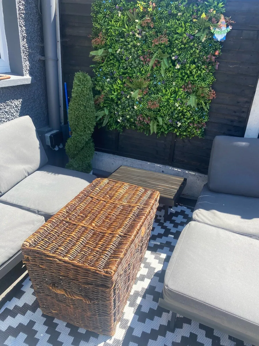 Large rattan basket - Image 1