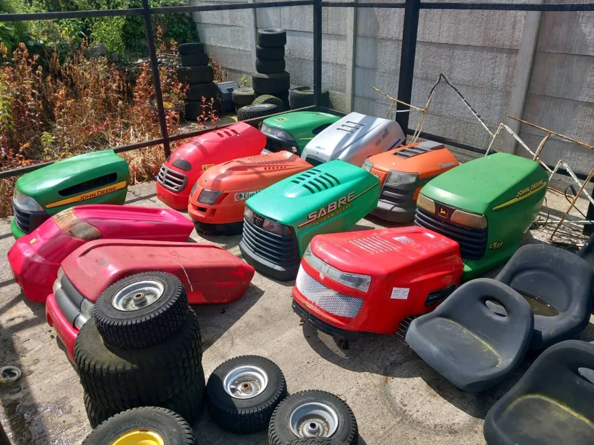 Bonnets and seat's for sale - Image 3