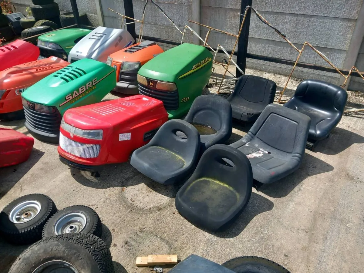 Bonnets and seat's for sale - Image 4