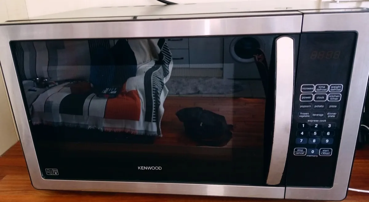 Kenwood 900w 25 litre capacity. - Image 1