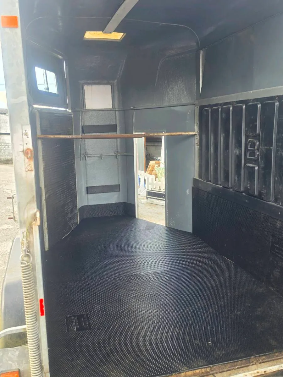 Horse box - Image 3