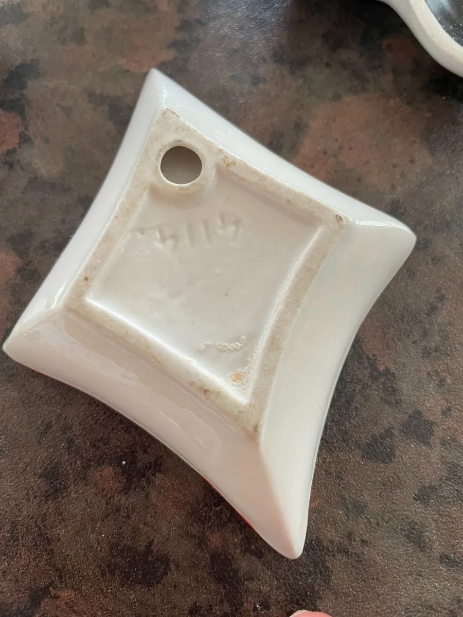 Vintage porcelain dishes, card suit wall mountable - Image 3