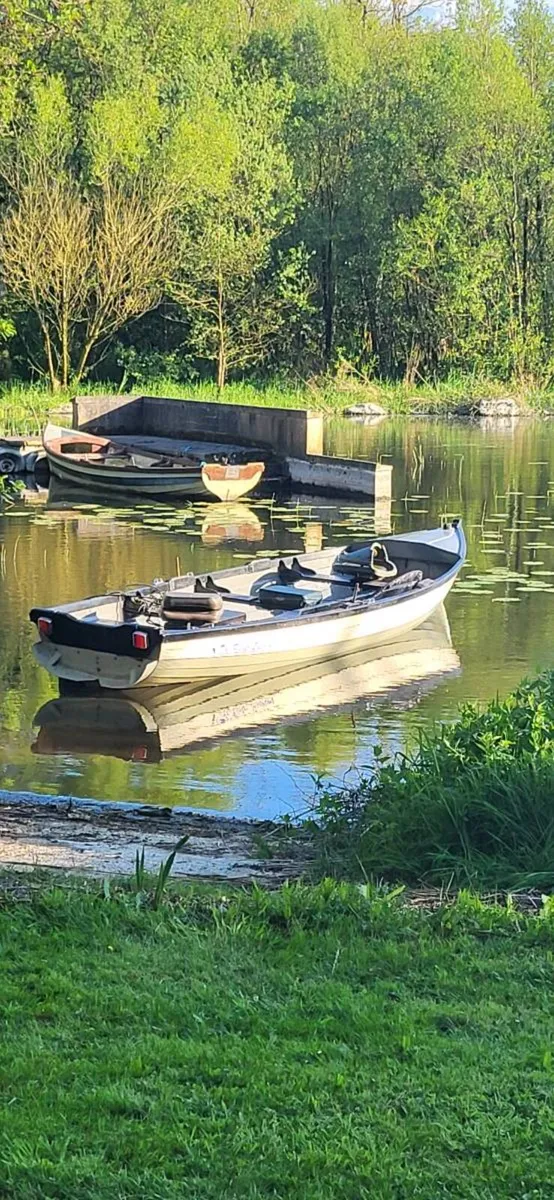 19ft McAlinden "Fisher Supreme" Lake Boat/ Trailer - Image 3