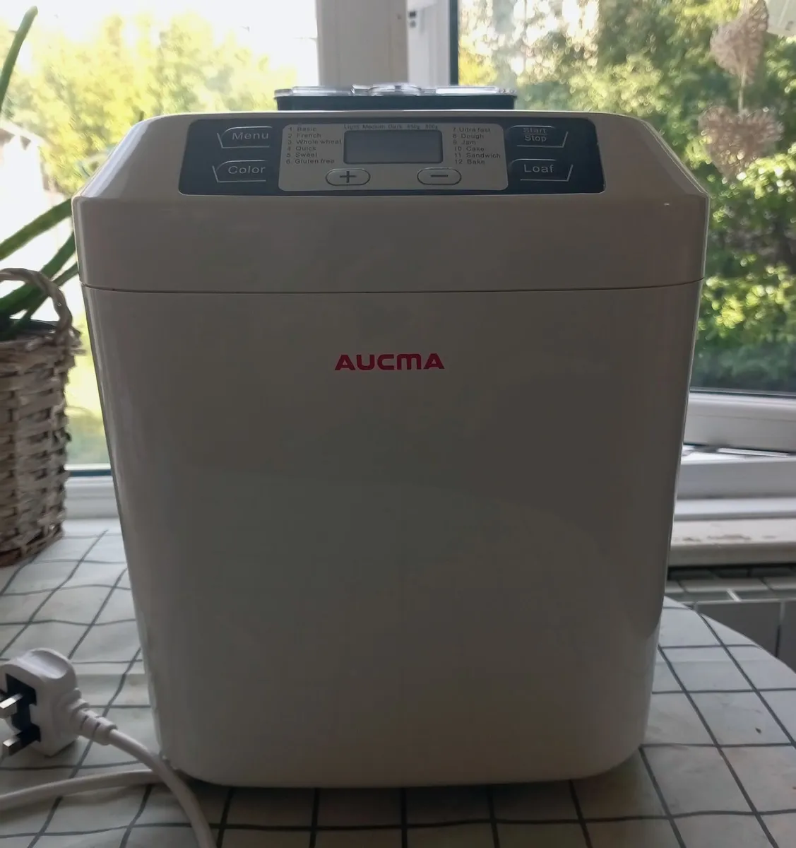 AUCMA BM1333 - A AUTOMATIC BREAD MAKER. - Image 1