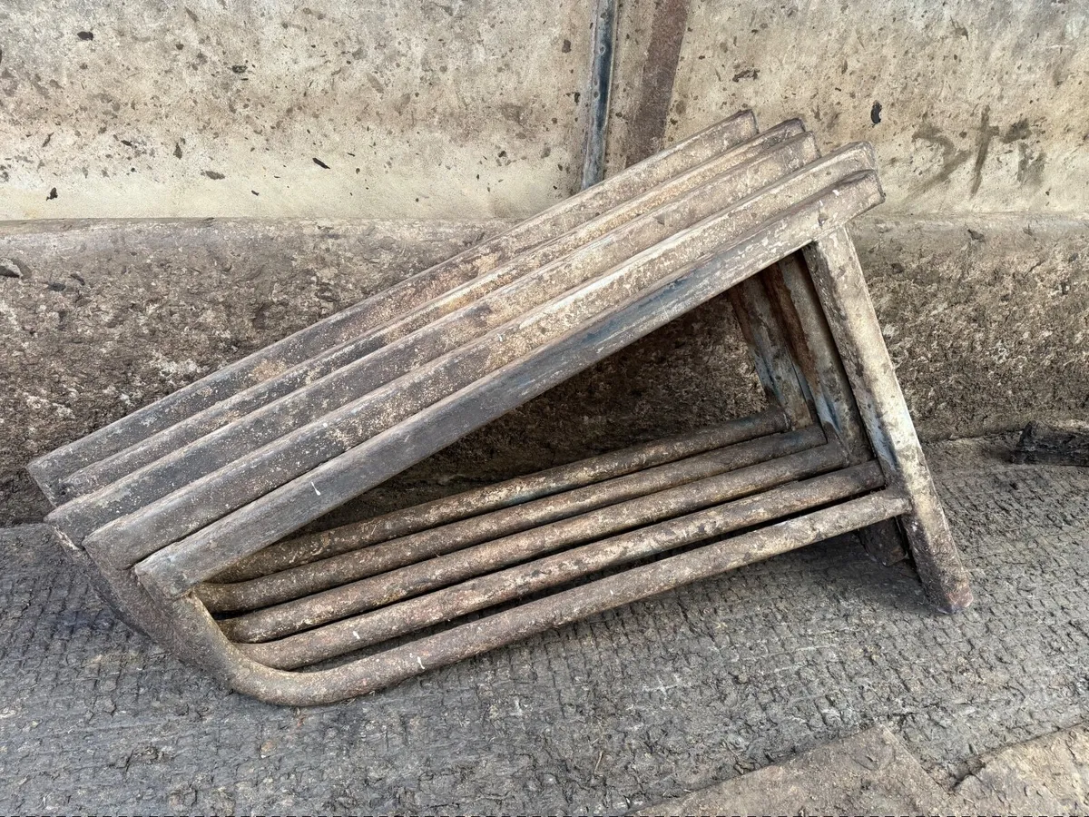 Cow mats and cubicles - Image 2