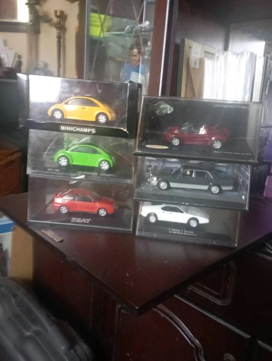 SELLING AS A JOBLOT { 6 IN TOTAL} 1-43 SCALE CARS - Image 1