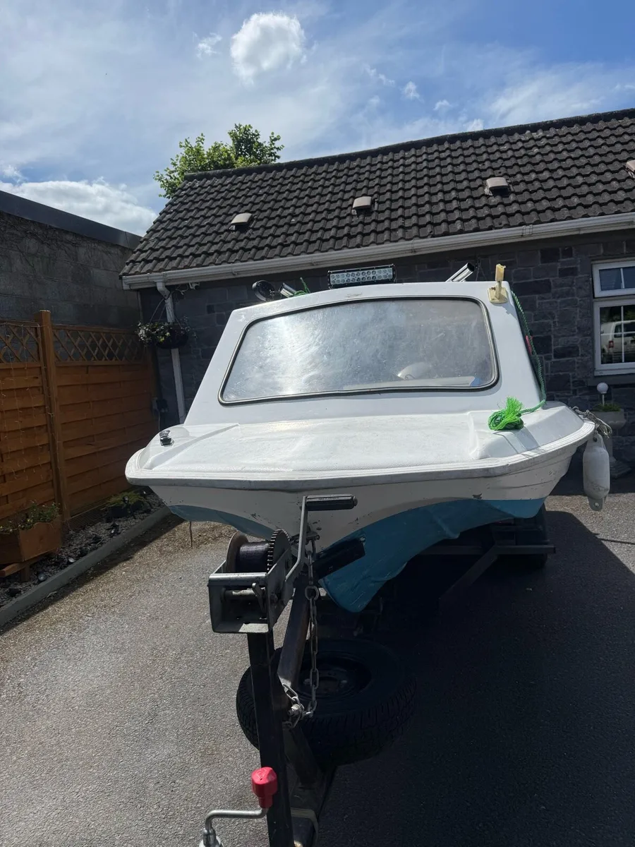 Fishing boat and trailer - Image 2