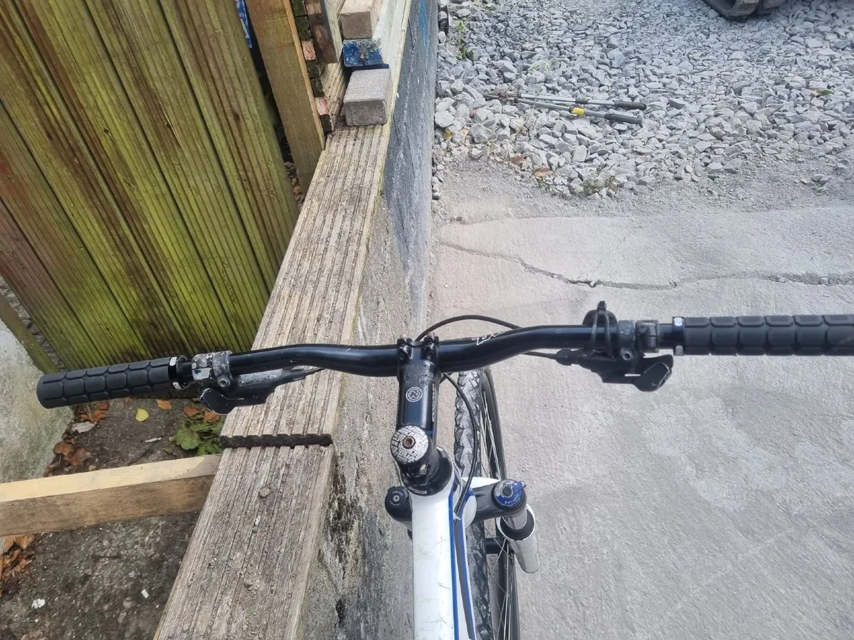 10+ yr Kona Kahuna 29er, size 20" - Image 2