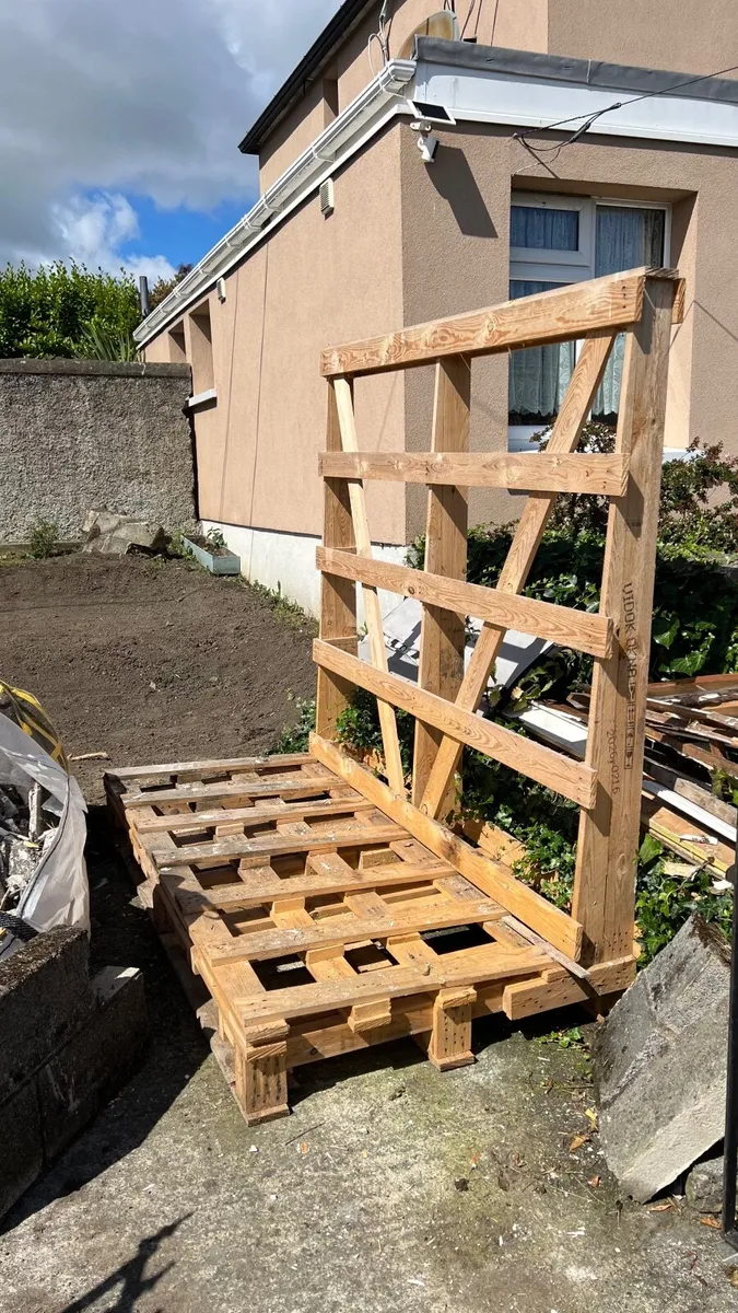 L shaped window fumigated transportation pallet - Image 1