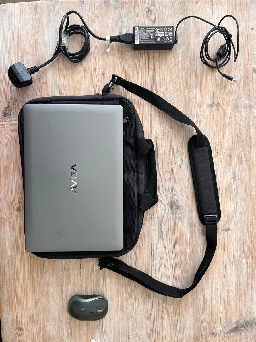 Avita 14" Laptop Bundle - Image 1