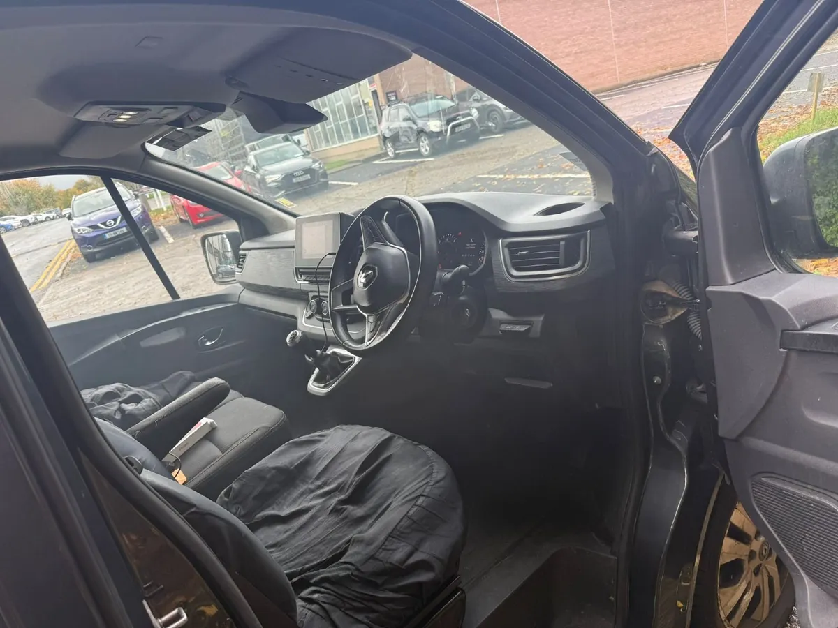 Renault Trafic LL30 Blue DCI Sport  2022 - Image 2
