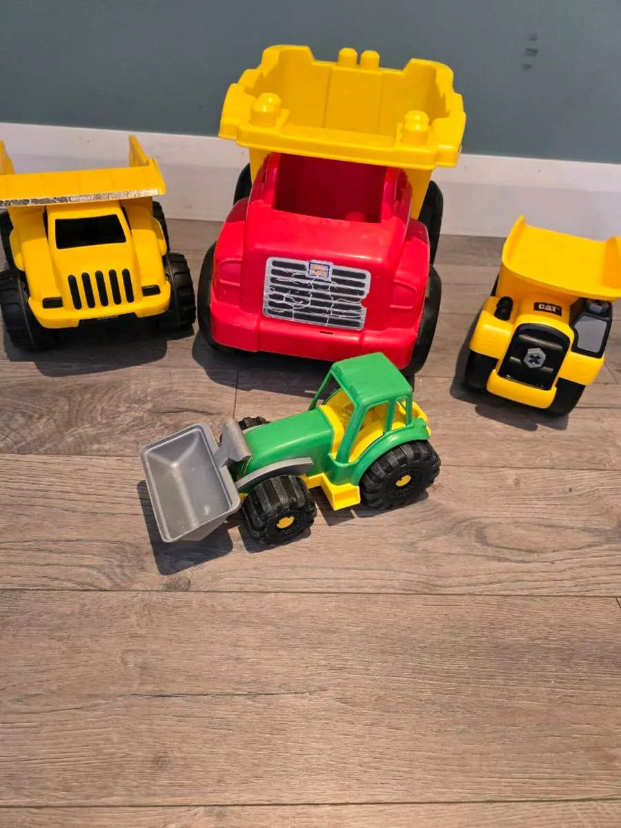 Selection of trucks - Image 3