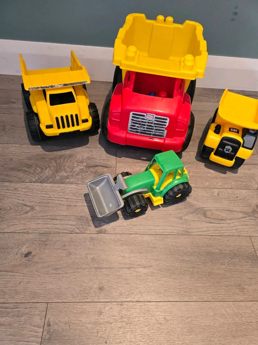 Selection of trucks - Image 4