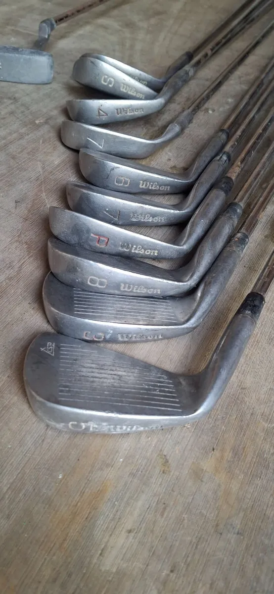 Golf clubs and bag - Image 1