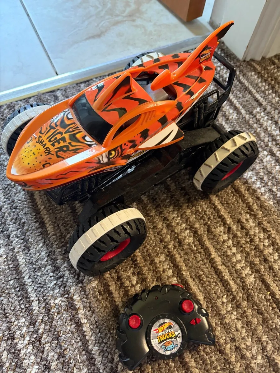 Hot Wheels Tiger Shark remote control car - Image 1