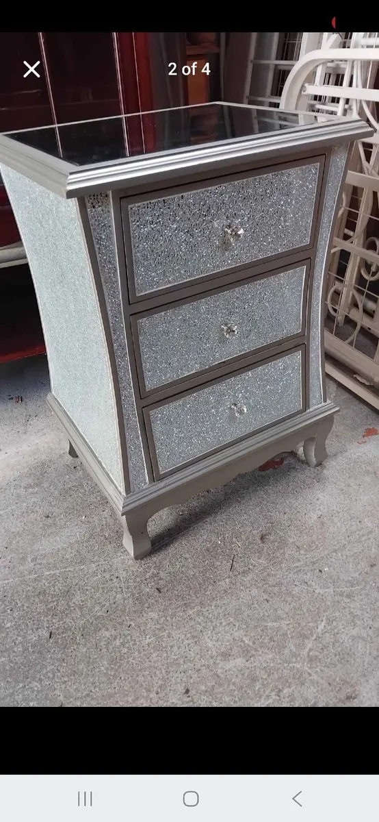 Bedroom mirrored locker