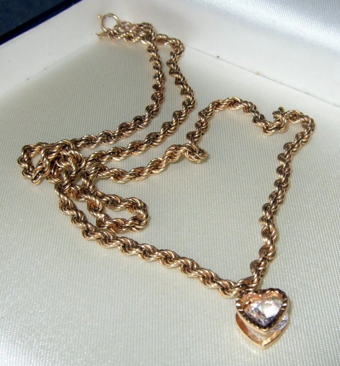 Vintage Hallmarked 'Floating Heart'Pendant & Chain - Image 4