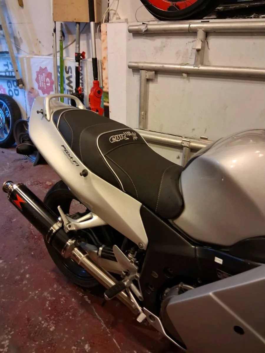 Honda blackbird cbr1100xx - Image 2