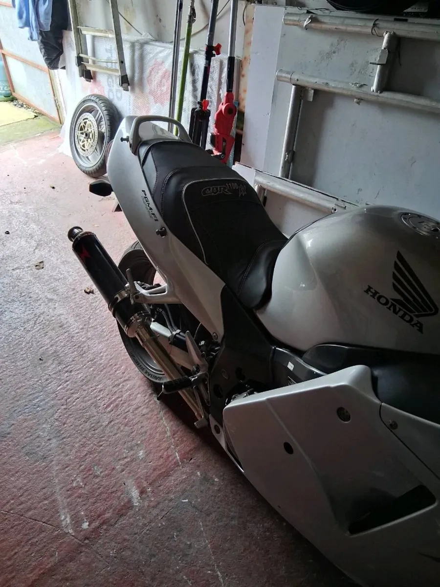 Honda blackbird cbr1100xx - Image 3