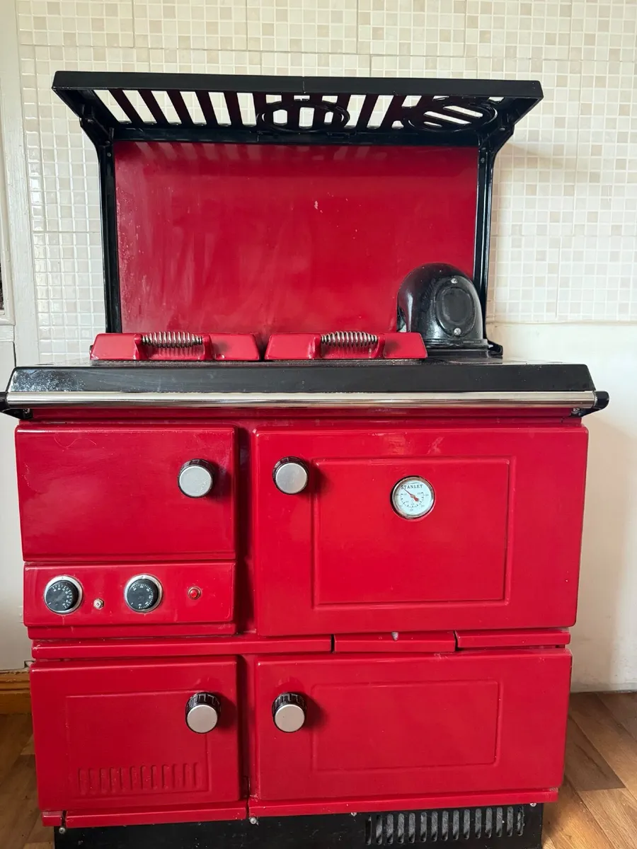 Vintage Stanley 60K Oil Range Cooker – Waterford S - Image 1