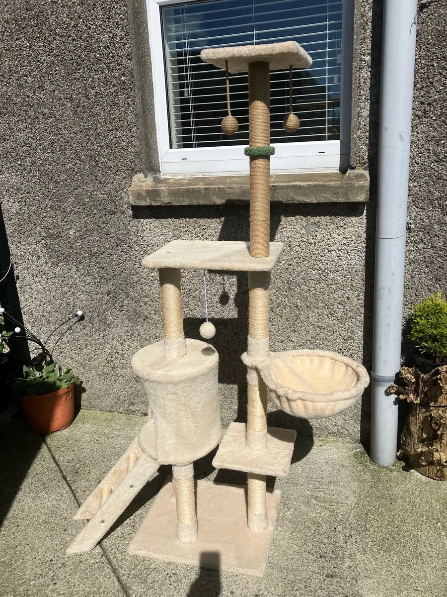 Cat tree - Image 1