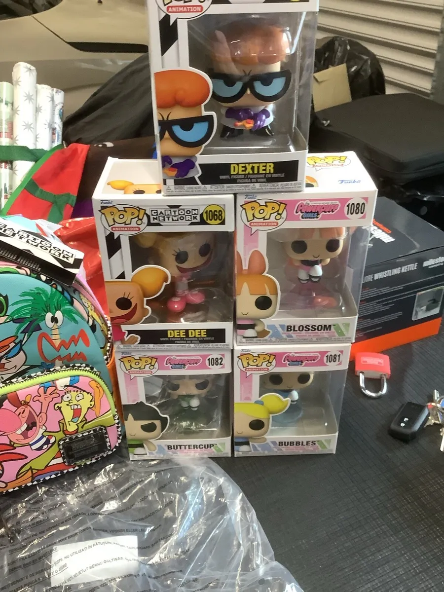 NEW LOUNGE FLY BAG AND PURSE,5 FUNKO POPS. - Image 3