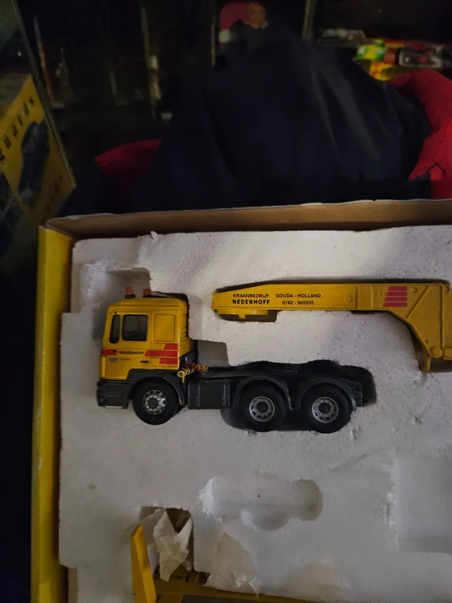 Corgi MAN Tractor Unit and King Trailer with Load - Image 2