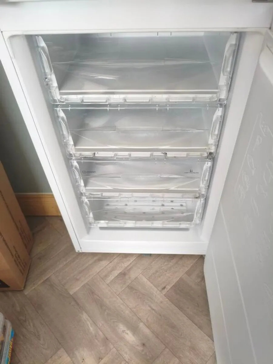 indesit fridge - Image 4